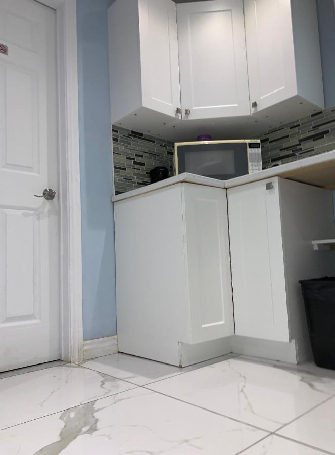Private Comfy Apartment In Montreal Ngoại thất bức ảnh
